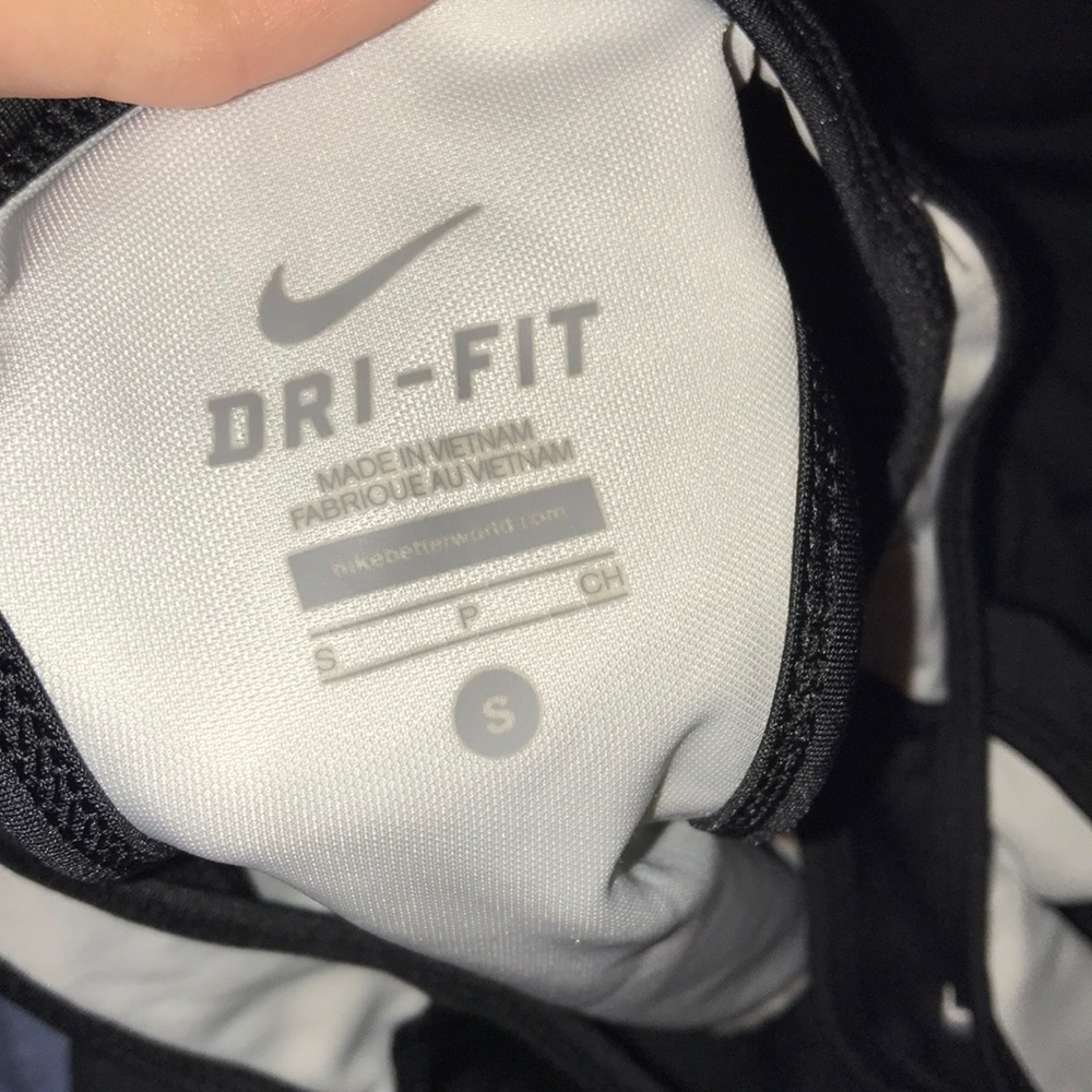 black nike tank top - Picture 3 of 3
